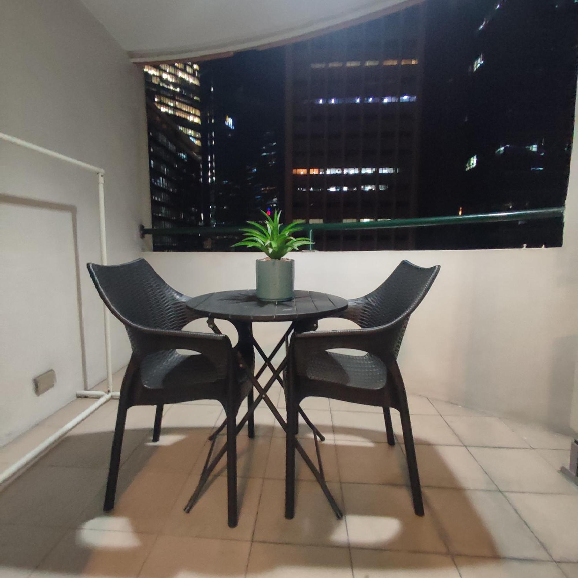 Luxury Spacious 2Br In Salcedo Village Manila Exteriör bild