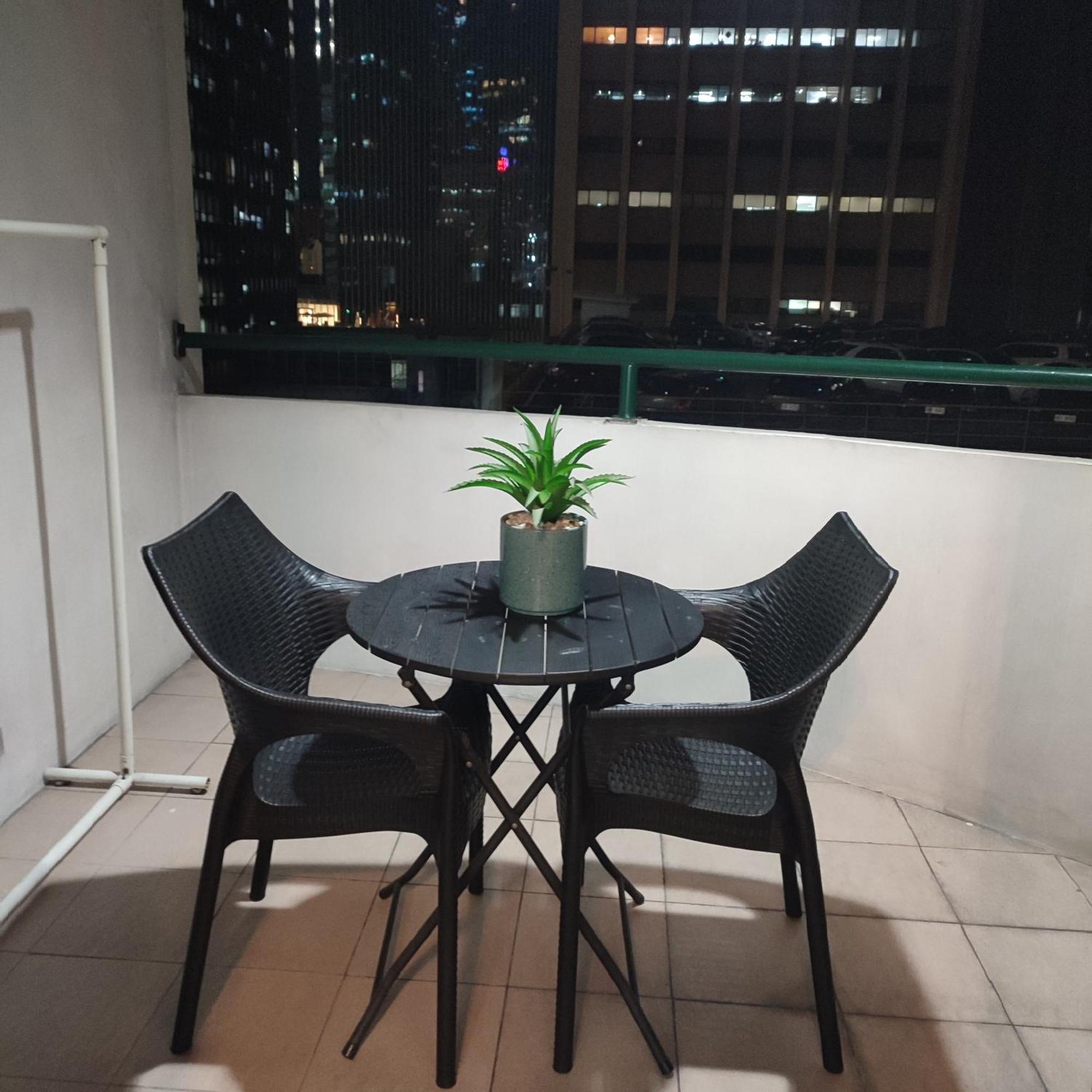 Luxury Spacious 2Br In Salcedo Village Manila Exteriör bild